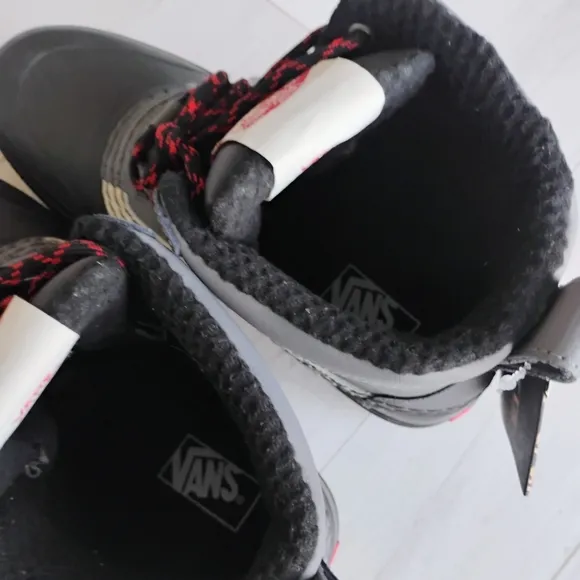 VANS NEW Standard Mid Snow MTE Boots