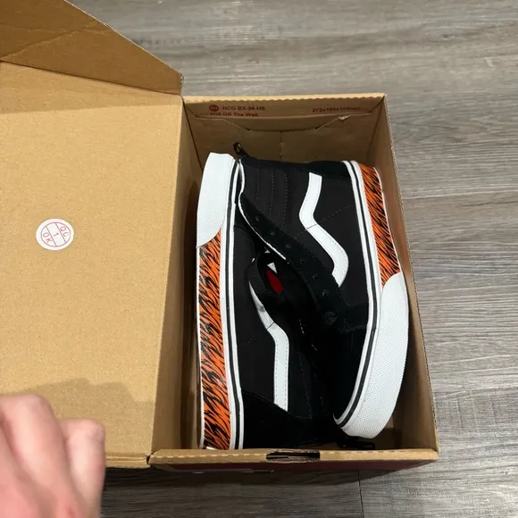 Vans Sk8 Hi Zip Animal Sidewell Tiger Black High Top Sneakers