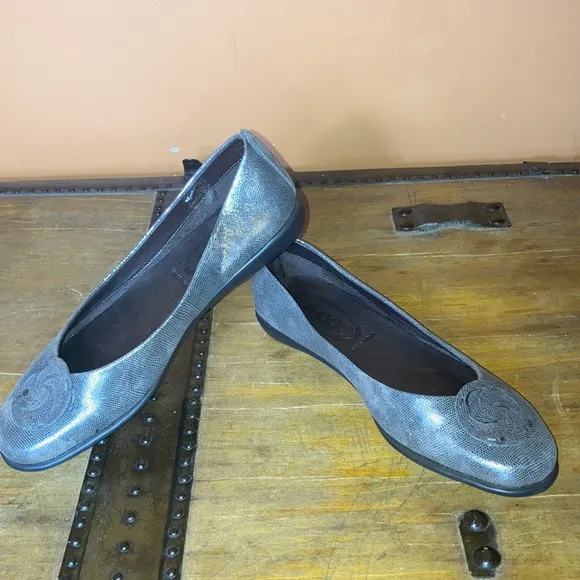 Vera Pelle leather flats