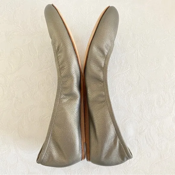 Vera Wang Lavender Ballet Flats bronze
