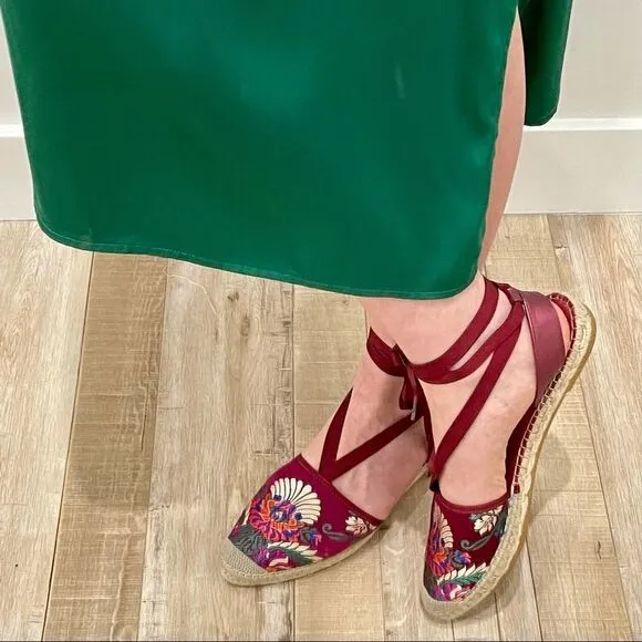 VIDORRETA Silk Embroidered Lace Up Espadrille NWOT