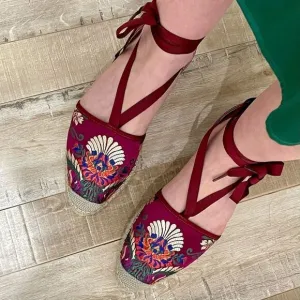 VIDORRETA Silk Embroidered Lace Up Espadrille NWOT