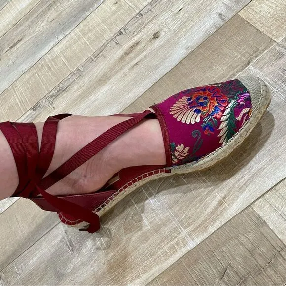 VIDORRETA Silk Embroidered Lace Up Espadrille NWOT