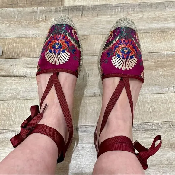 VIDORRETA Silk Embroidered Lace Up Espadrille NWOT