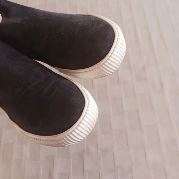 Vince Kelowna High Top Suede Sneakers