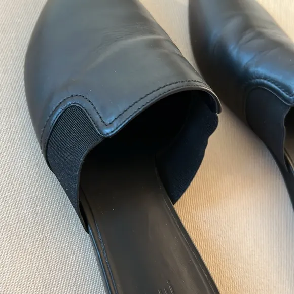 Vince Nadette Black Leather Pointed Slide