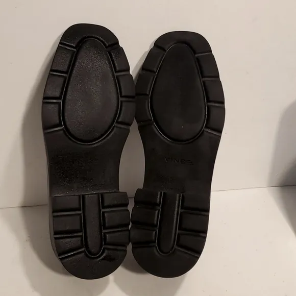 Vince Robin Apron Toe Leather Loafers Size 7.5 NWOT'S