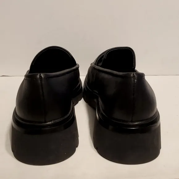 Vince Robin Apron Toe Leather Loafers Size 7.5 NWOT'S