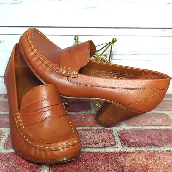 Vintage L.L. Bean Women's Leather Camel Penny Loafer Heels Preppy Academia 7.5