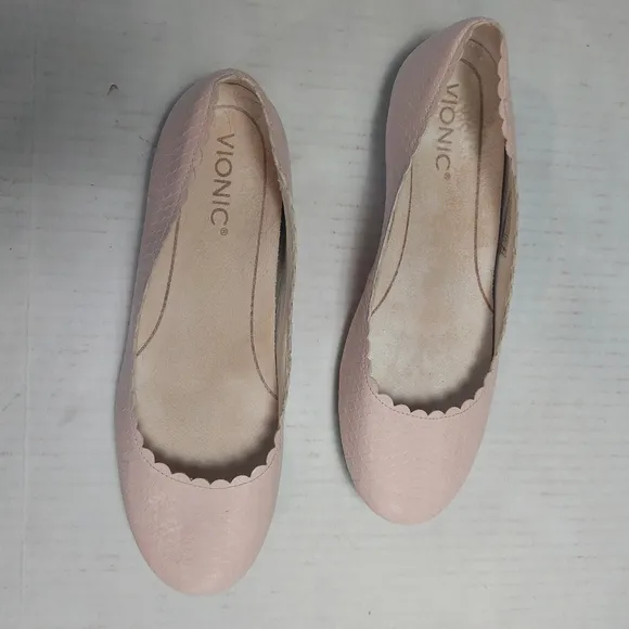 VIONIC Julieta Scallop Snake Print Pink Ballet Flats Size 8.5