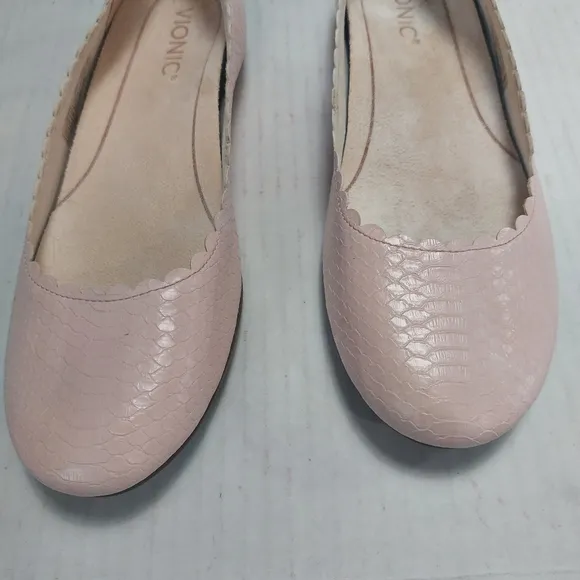 VIONIC Julieta Scallop Snake Print Pink Ballet Flats Size 8.5