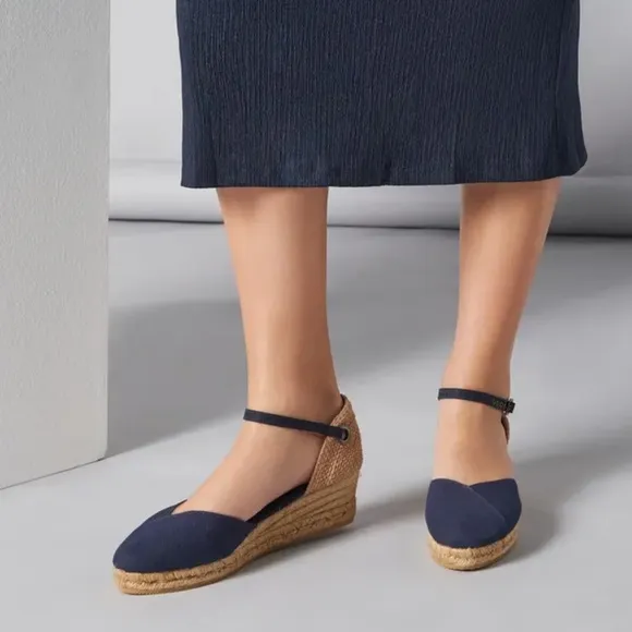 Viscata-NWT size 9.5 Navy blue Pubol Canvas Espadrille Wedges. Hand crafted. New