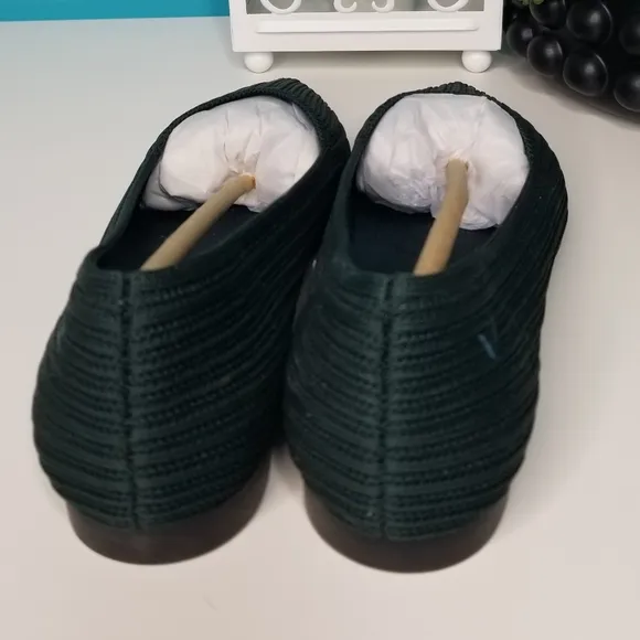 Vivaia Malia Pointed Toe Flats Hunter Green