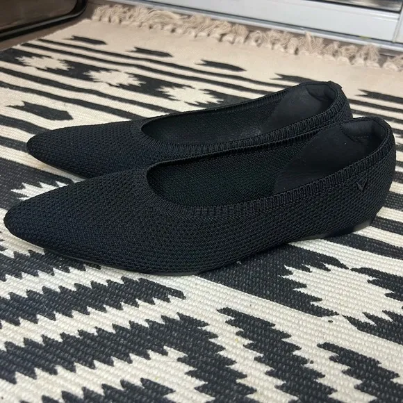 Vivaia Pointed-Toe Ballet Flats Size 39/8