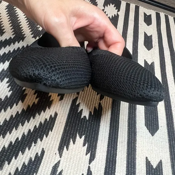 Vivaia Pointed-Toe Ballet Flats Size 39/8