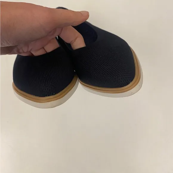 Vivaia || Veronica Pointed-Toe All-Day Standing Flats Navy Blue 38