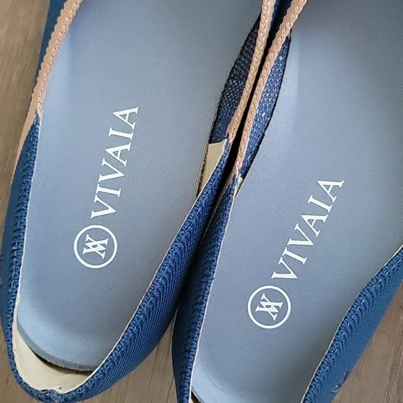 Vivaia Vienna Pointed Toe V Cut Flats Royal Blue and Tan EU Size 38.5 US…
