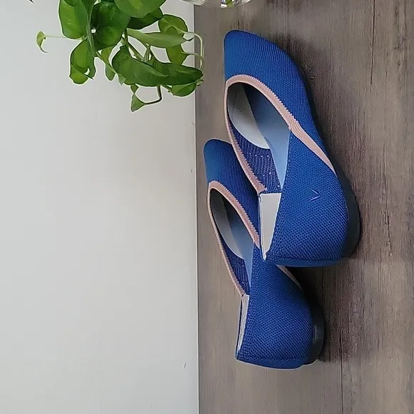 Vivaia Vienna Pointed Toe V Cut Flats Royal Blue and Tan EU Size 38.5 US…