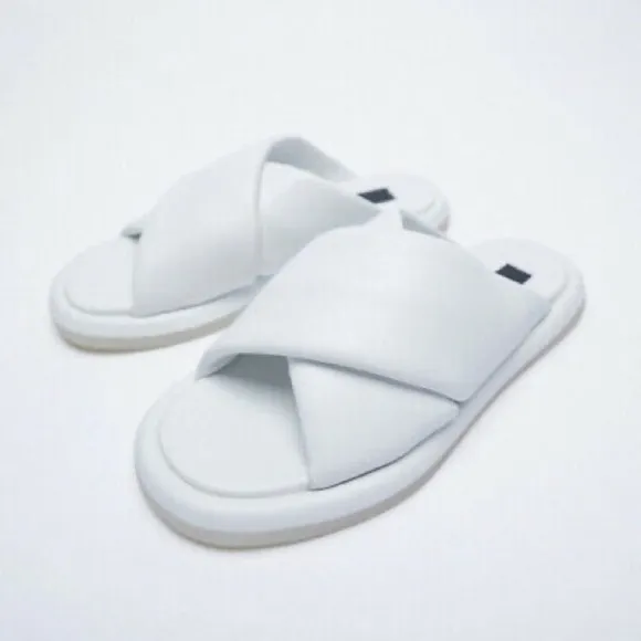 WHITE FLAT LEATHER SANDALS CRISS CROSS STRAP FOAM.