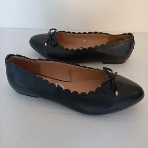 White Mountain Casi  Black Scalloped Ballet Flats US Size 9 1/2 Wide NWOB