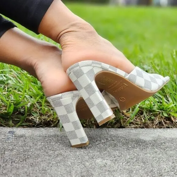 Women Square Toe Sandals Slip On Checkered White Color‎