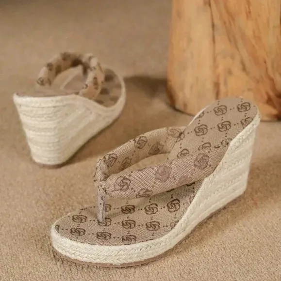 Women's Bohemian  Wedge Sandals With Toe Strap, Platform Sole, Embossed Flower