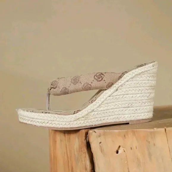 Women's Bohemian  Wedge Sandals With Toe Strap, Platform Sole, Embossed Flower