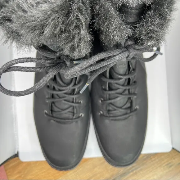 Women’s Merrell 200 Gram Insulated Boots Size 10