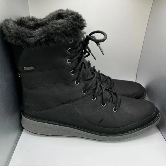 Women’s Merrell 200 Gram Insulated Boots Size 10
