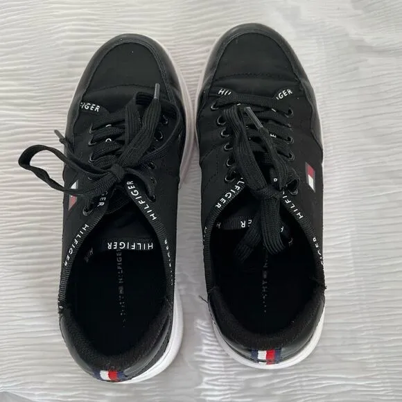 Women’s Tommy Hilfiger TW Grazie 2 Sneakers size 5