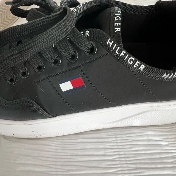 Women’s Tommy Hilfiger TW Grazie 2 Sneakers size 5