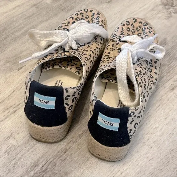 Women’s Toms Cheetah Cassiah Canvas Laceup Espadrilles Platform Sneakers 9.5
