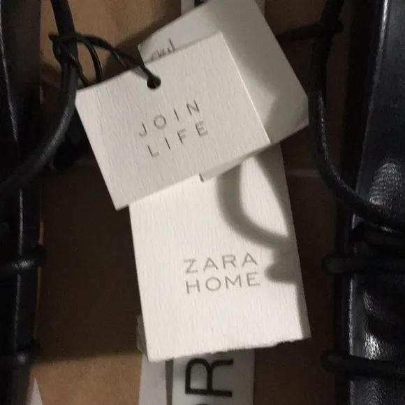 ZARA HOME 100% LEATHER BLACK STRAPPY SANDALS