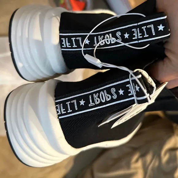 Zara kids black high top elastic straps sneakers