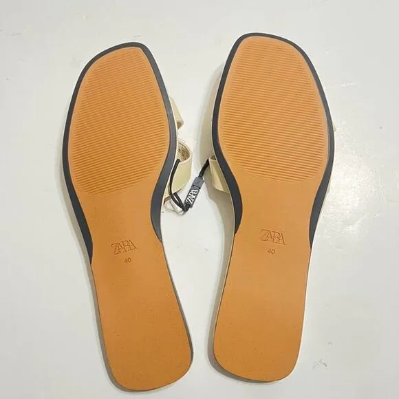 Zara Off White / Cream FLAT LEATHER SANDAL WITH BUCKLE Size 9 US