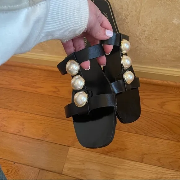 Zara Pearl Flat Sandals Black leather white pearls golden hardware SZ EU 41