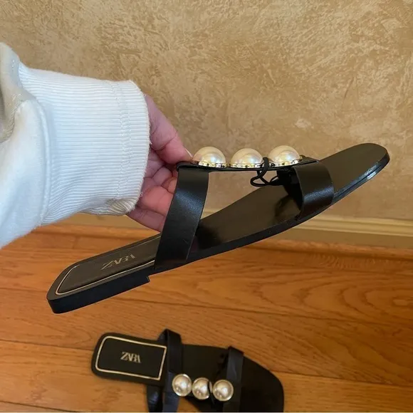 Zara Pearl Flat Sandals Black leather white pearls golden hardware SZ EU 41