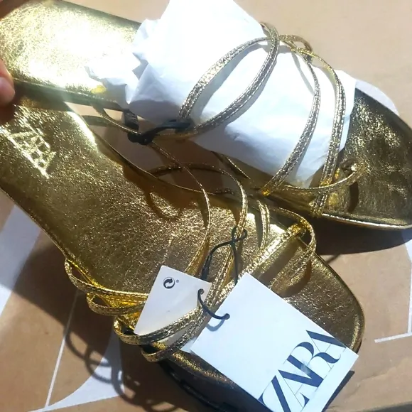 Zara THIN STRAPPY FLAT SANDALS bloggers favorite