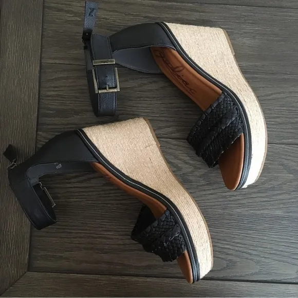 Zodiac NWOB Sabreen Espadrilles Platform Wedge Sandals Ankle Strap size 10 M